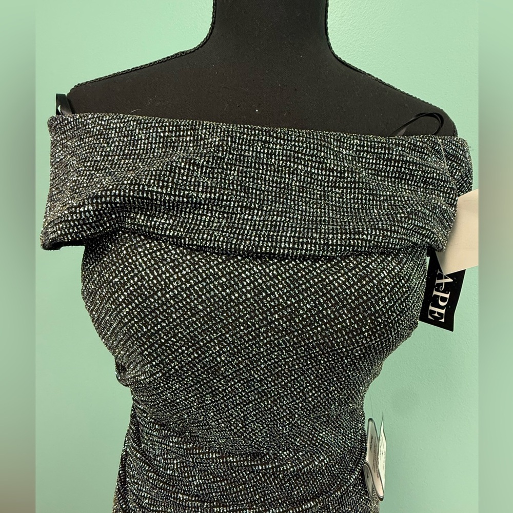 Xscape off-the-shoulder metallic gown in black/gunmetal size 10. - Picture 7 of 11